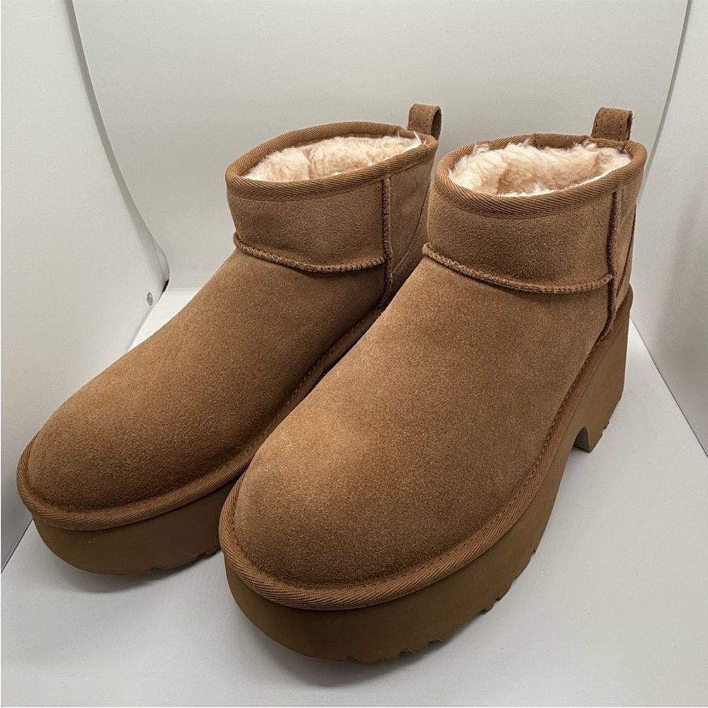 UGG Plush NWOT Women's Chestnut Suede Platform Boots‎ size 8
